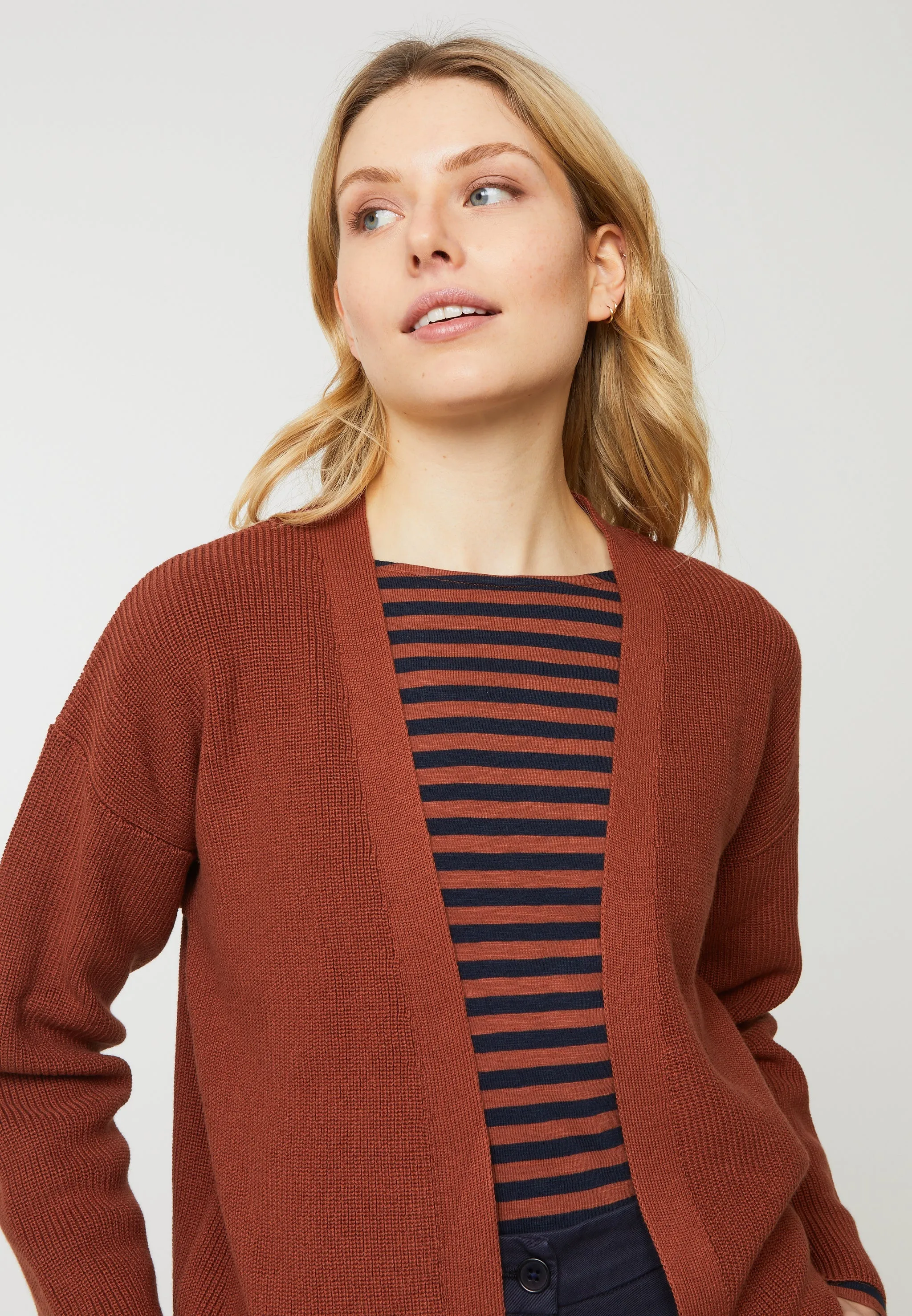 Cardigan XYRIS almond | recolution