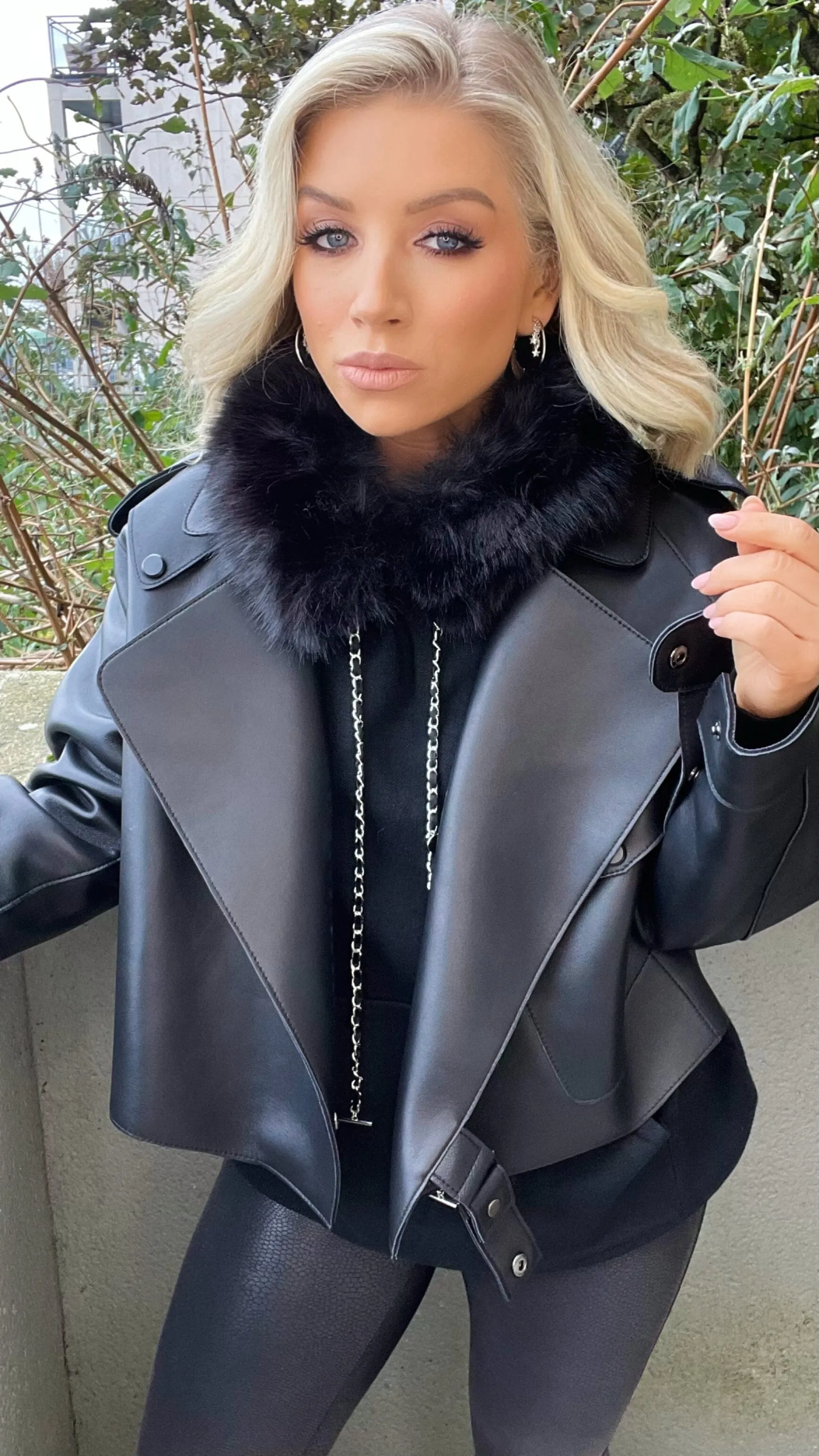 LOLA HOODED SWEATER - BLACK