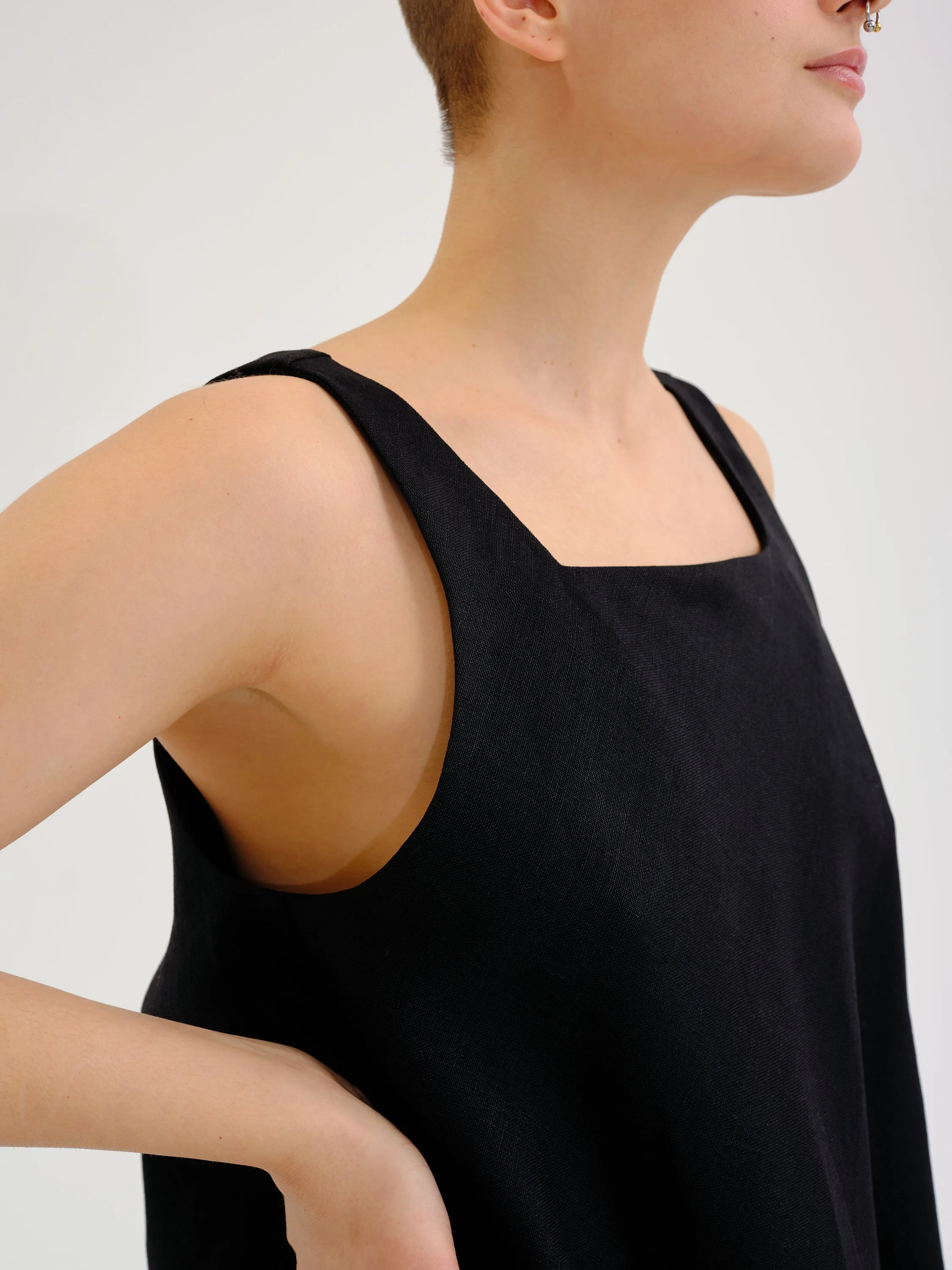 NILI black flare linen dress